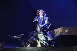 画像ギャラリー No.030のサムネイル画像 / 新キャストを迎えた舞台「『戦国BASARA3 宴弐』‐凶王誕生×深淵の宴‐」ゲネプロ公演をレポート。最新作「戦国BASARA4」の最新情報もお披露目に