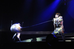 画像ギャラリー No.037のサムネイル画像 / 新キャストを迎えた舞台「『戦国BASARA3 宴弐』‐凶王誕生×深淵の宴‐」ゲネプロ公演をレポート。最新作「戦国BASARA4」の最新情報もお披露目に