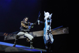 画像ギャラリー No.038のサムネイル画像 / 新キャストを迎えた舞台「『戦国BASARA3 宴弐』‐凶王誕生×深淵の宴‐」ゲネプロ公演をレポート。最新作「戦国BASARA4」の最新情報もお披露目に