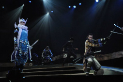 画像ギャラリー No.039のサムネイル画像 / 新キャストを迎えた舞台「『戦国BASARA3 宴弐』‐凶王誕生×深淵の宴‐」ゲネプロ公演をレポート。最新作「戦国BASARA4」の最新情報もお披露目に