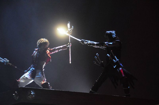 画像ギャラリー No.044のサムネイル画像 / 新キャストを迎えた舞台「『戦国BASARA3 宴弐』‐凶王誕生×深淵の宴‐」ゲネプロ公演をレポート。最新作「戦国BASARA4」の最新情報もお披露目に