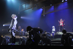 画像ギャラリー No.045のサムネイル画像 / 新キャストを迎えた舞台「『戦国BASARA3 宴弐』‐凶王誕生×深淵の宴‐」ゲネプロ公演をレポート。最新作「戦国BASARA4」の最新情報もお披露目に