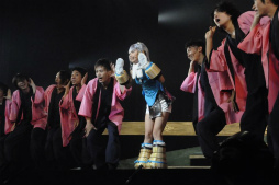 画像ギャラリー No.047のサムネイル画像 / 新キャストを迎えた舞台「『戦国BASARA3 宴弐』‐凶王誕生×深淵の宴‐」ゲネプロ公演をレポート。最新作「戦国BASARA4」の最新情報もお披露目に