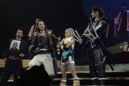 画像ギャラリー No.048のサムネイル画像 / 新キャストを迎えた舞台「『戦国BASARA3 宴弐』‐凶王誕生×深淵の宴‐」ゲネプロ公演をレポート。最新作「戦国BASARA4」の最新情報もお披露目に
