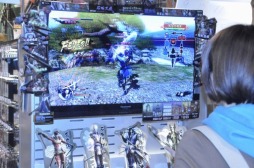 画像ギャラリー No.017のサムネイル画像 / 初出し映像も公開。小林プロデューサーのトークショーで大いに盛り上がった「戦国BASARA4」と「ガイストクラッシャー」の合同イベントをレポート