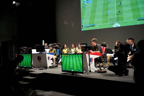 画像ギャラリー No.004のサムネイル画像 / 「第5回 eスポーツJAPAN CUP」が11月2日に開催。全国5チームが「FIFA 14 ワールドクラス サッカー」「鉄拳タッグトーナメント2」で競い合う