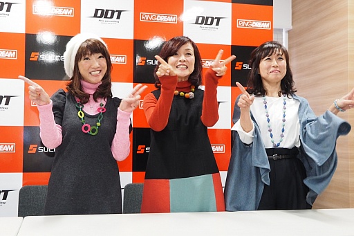 画像ギャラリー No.005のサムネイル画像 / ベテランかつ新人のアイドルユニットに,男色ディーノも為す術なし。12月29日開催「リングドリーム」主催DDTプロレス興行の会見をレポート