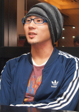 画像ギャラリー No.004のサムネイル画像 / 「Momoiro☆Billionaire!-ぱいろんmeets大富豪-」は大人が本気で作った悪ふざけ? 「ぱいろん」キャラも登場する本作の魅力を制作陣に聞いてみた