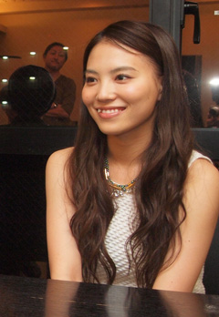 画像ギャラリー No.005のサムネイル画像 / 「Momoiro☆Billionaire!-ぱいろんmeets大富豪-」は大人が本気で作った悪ふざけ? 「ぱいろん」キャラも登場する本作の魅力を制作陣に聞いてみた