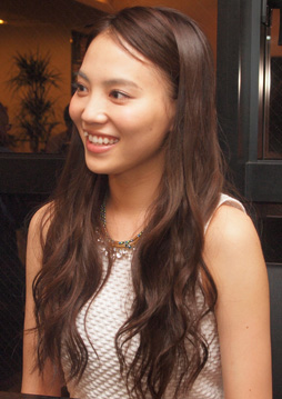 画像ギャラリー No.006のサムネイル画像 / 「Momoiro☆Billionaire!-ぱいろんmeets大富豪-」は大人が本気で作った悪ふざけ? 「ぱいろん」キャラも登場する本作の魅力を制作陣に聞いてみた