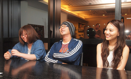 画像ギャラリー No.007のサムネイル画像 / 「Momoiro☆Billionaire!-ぱいろんmeets大富豪-」は大人が本気で作った悪ふざけ? 「ぱいろん」キャラも登場する本作の魅力を制作陣に聞いてみた