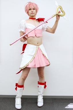 画像ギャラリー No.006のサムネイル画像 / すべては「魔法少女 俺」のために――「オルクスオンライン」コラボ記念で“魔法少女オレ”に扮した世界の鈴木さんが編集部にやってきた