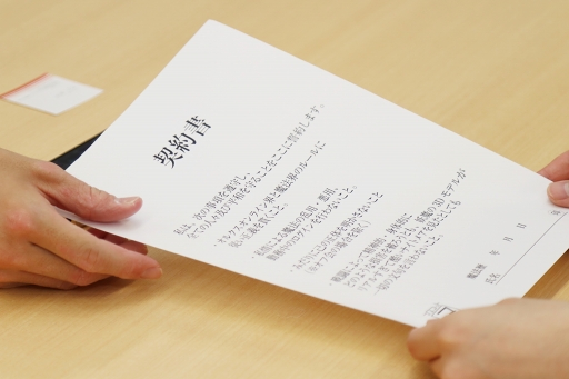 画像ギャラリー No.015のサムネイル画像 / すべては「魔法少女 俺」のために――「オルクスオンライン」コラボ記念で“魔法少女オレ”に扮した世界の鈴木さんが編集部にやってきた