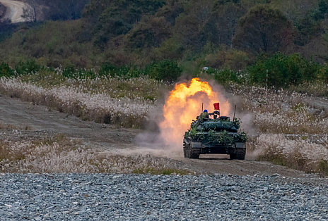 画像ギャラリー No.004のサムネイル画像 / DMM GAMES,「War Thunder」に74式戦車(G)を実装する新プロジェクト発表。実車取材の模様も公開