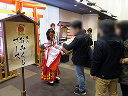 画像ギャラリー No.022のサムネイル画像 / 「戦国炎舞 -KIZNA-」と漫画「BASTARD!!」がコラボ。新情報が盛り沢山だったイベント「KIZNA祭2018 〜新春の祝宴〜」の模様をレポート