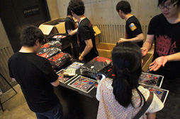 画像集#003のサムネイル/半裸&赤マフラーの変態忍者も出没した「GUILTY GEAR×BLAZBLUE MUSIC LIVE 2014」をレポート。石渡太輔氏&Hashimoto氏のインタビューも掲載