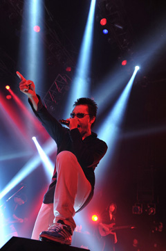 画像集#013のサムネイル/半裸&赤マフラーの変態忍者も出没した「GUILTY GEAR×BLAZBLUE MUSIC LIVE 2014」をレポート。石渡太輔氏&Hashimoto氏のインタビューも掲載