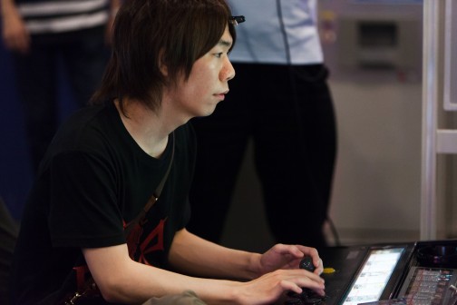 ������#016�Υ���ͥ���/ʿ���Ȥνо츢�򤫤������ץ쥤�䡼�⽸�뤷���֤��������2014��ͽ������GUILTY GEAR Xrd������ե��ȥ�ݡ��ȡʸް桦���ո��������ԡ�