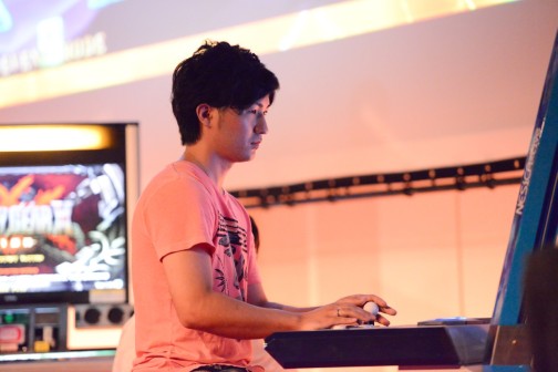 画像集#060のサムネイル/同キャラ戦,初出場初優勝,そして悲願のリベンジ達成。「P4U2」「GGXrd」「BBCP」で新たなドラマが紡がれた「あーくれぼ2014」フォトレポート