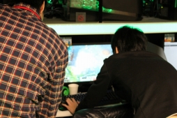 画像ギャラリー No.007のサムネイル画像 / 「コアマスターズ」のオフライン大会がアキバで開催。CBT中に初代最強プレイヤーが決まり,新井里美さんが声を担当する新キャラのお披露めも