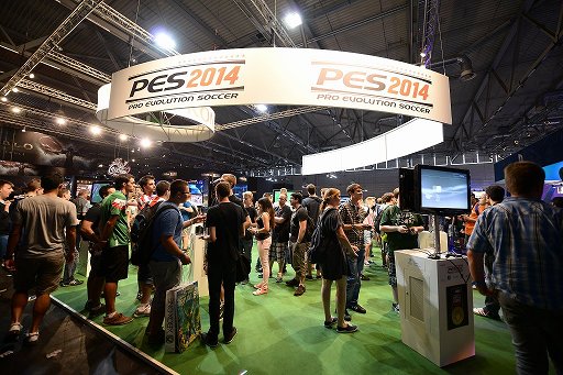 ꡼ No.001Υͥ / gamescomϿ󥸥κѤǡ˿ʹ֤餷ưǽˡ֥˥󥰥֥ץ꡼ǿPro Evolution Soccer 2014ץץ쥤ݡ