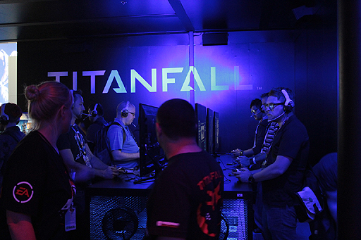 画像集#002のサムネイル/［E3 2014］EAブースに「Titanfall」が出展。マッチングシステムの大幅な修正やタイタン向けバーンカード実装など，今後の展開について開発陣に聞いた