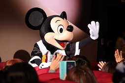 画像ギャラリー No.010のサムネイル画像 / 「キングダム ハーツ プレミアム シアター 2018」レポート。秘蔵のメイキング映像や,「KINGDOM HEARTS III」テーマソング「誓い」を上映