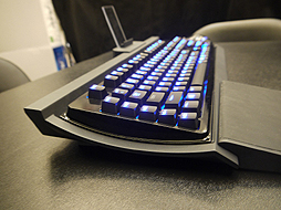 画像集#008のサムネイル/［E3 2014］HORIがPC用のゲーマー向けマウスとキーボードを開発中！ 新製品「光」と「雷」のプロトタイプを見せてもらった