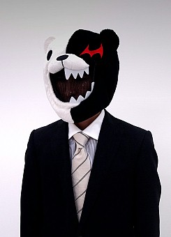 画像ギャラリー No.002のサムネイル画像 / 「ダンガンロンパ」,モノクマかぶりぐるみがTGS 2013で先行販売。「ダンガンロンパ展」にはTシャツなども