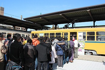 画像集#020のサムネイル/「A列車で行こう3D」の体験イベントが「都電おもいで広場」にて開催。路面電車の旧車両内で鉄道経営シムをプレイするという,一風変わった会場の模様をレポート