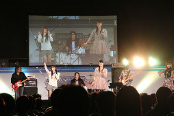 画像ギャラリー No.022のサムネイル画像 / 武器錬金やアルカナ所持枠上限引き上げなど,さまざまなアップデート情報が発表された「チェインクロニクル 〜チェンクロFes'15〜」をレポート