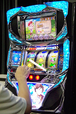 画像ギャラリー No.017のサムネイル画像 / セガ本社で開催された「チェインクロニクル」11周年記念イベントをレポート。会場では,記念展示やグッズ販売,公式番組の生放送を実施