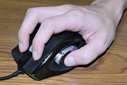 ꡼ No.020 | 3000ߤǹǤ륲ޡ졼󥵡ܥޥϰճʷФʪäAnker High Precision Laser Gaming Mouseץӥ塼