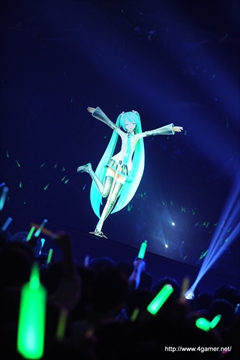 画像集#021のサムネイル/ミクの日に行われたイベント「Project DIVA presents MATSURI DA DIVA」をレポート。「初音ミク -Project DIVA- F 2nd」の発売を“祈願”したライブでは,“中の人”の生歌披露も