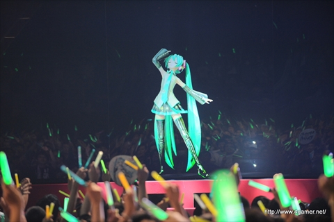 画像集#023のサムネイル/ミクの日に行われたイベント「Project DIVA presents MATSURI DA DIVA」をレポート。「初音ミク -Project DIVA- F 2nd」の発売を“祈願”したライブでは,“中の人”の生歌披露も