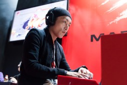 ������#011�Υ���ͥ���/����·���Υȡ��ʥ��Ȥ��������Τϡ��ʤ�ȥ��롦�ե���ơ�TGS 2014��Mad Catz�֡����ǳ��Ť��줿�֥���IV���������ե��ȥ�ݡ���