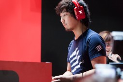 ������#012�Υ���ͥ���/����·���Υȡ��ʥ��Ȥ��������Τϡ��ʤ�ȥ��롦�ե���ơ�TGS 2014��Mad Catz�֡����ǳ��Ť��줿�֥���IV���������ե��ȥ�ݡ���