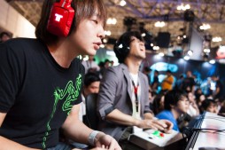 ������#014�Υ���ͥ���/����·���Υȡ��ʥ��Ȥ��������Τϡ��ʤ�ȥ��롦�ե���ơ�TGS 2014��Mad Catz�֡����ǳ��Ť��줿�֥���IV���������ե��ȥ�ݡ���