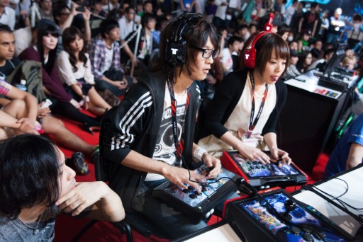 ������#025�Υ���ͥ���/����·���Υȡ��ʥ��Ȥ��������Τϡ��ʤ�ȥ��롦�ե���ơ�TGS 2014��Mad Catz�֡����ǳ��Ť��줿�֥���IV���������ե��ȥ�ݡ���