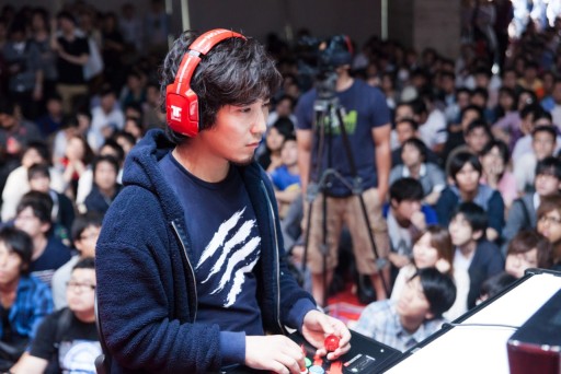 ������#031�Υ���ͥ���/����·���Υȡ��ʥ��Ȥ��������Τϡ��ʤ�ȥ��롦�ե���ơ�TGS 2014��Mad Catz�֡����ǳ��Ť��줿�֥���IV���������ե��ȥ�ݡ���