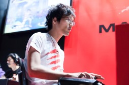 ������#041�Υ���ͥ���/����·���Υȡ��ʥ��Ȥ��������Τϡ��ʤ�ȥ��롦�ե���ơ�TGS 2014��Mad Catz�֡����ǳ��Ť��줿�֥���IV���������ե��ȥ�ݡ���