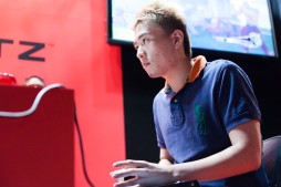 ������#042�Υ���ͥ���/����·���Υȡ��ʥ��Ȥ��������Τϡ��ʤ�ȥ��롦�ե���ơ�TGS 2014��Mad Catz�֡����ǳ��Ť��줿�֥���IV���������ե��ȥ�ݡ���