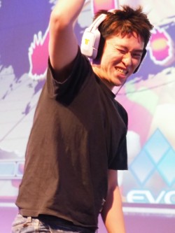 画像ギャラリー No.011のサムネイル画像 / 日曜朝4:00スタートの「ウルトラストリートファイターIV」頂上決戦に備えよ! いよいよ開幕する公式世界大会「Capcom Cup Finals」観戦ガイド