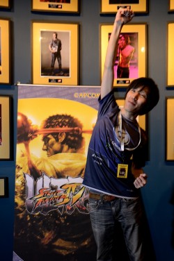 画像集#001のサムネイル/「負けたくない」ではなく,「勝つぞ」という気持ちで――優勝・ももち選手へのインタビューと共に振り返る「Capcom Cup Finals」