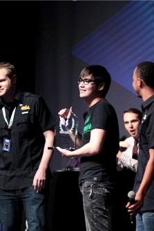 画像集#006のサムネイル/「負けたくない」ではなく,「勝つぞ」という気持ちで――優勝・ももち選手へのインタビューと共に振り返る「Capcom Cup Finals」