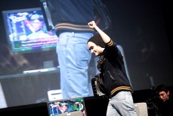 画像集#015のサムネイル/「負けたくない」ではなく,「勝つぞ」という気持ちで――優勝・ももち選手へのインタビューと共に振り返る「Capcom Cup Finals」