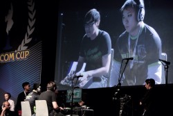 画像集#016のサムネイル/「負けたくない」ではなく,「勝つぞ」という気持ちで――優勝・ももち選手へのインタビューと共に振り返る「Capcom Cup Finals」