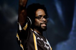 画像集#017のサムネイル/「負けたくない」ではなく,「勝つぞ」という気持ちで――優勝・ももち選手へのインタビューと共に振り返る「Capcom Cup Finals」