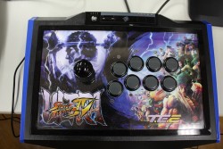 ���������꡼ No.004�Υ���ͥ������ / ��EVO2014���������γ����˽��ո���ʨ������Public Viewing for EVO2014 in Tokyo�ץ�ݡ��ȡ�Mad Catz�ο��������TE2��餪��Ϫ��