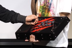 ������#004�Υ���ͥ���/̡��֥���ϥ� To live is to game�פ�³��Ϣ�ܤ����ץ饤��ȯɽ���줿�ֽ�ĥ�ǥ�����������ץ��٥�ȥ�ݡ��ȡ�����ϥ��˺���γ�ư��ʹ�����ߥ˥��󥿥ӥ塼��